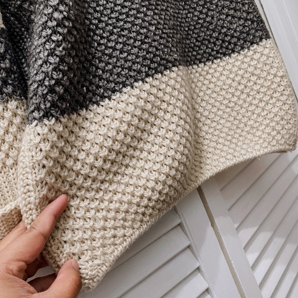 Cozy Knitted sweater | SMALL TO MEDIUM | brown & black - Picture 6 of 6